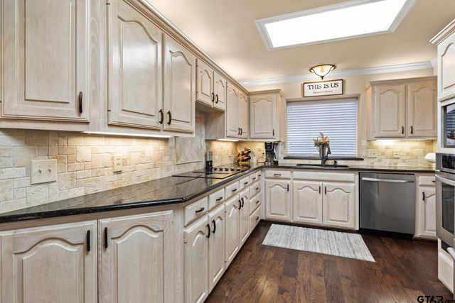 3673 County Road 4550, Mount Pleasant, TX 75455