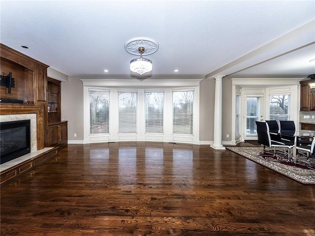 916 SW 33rd Street, Lee's Summit, MO 64082