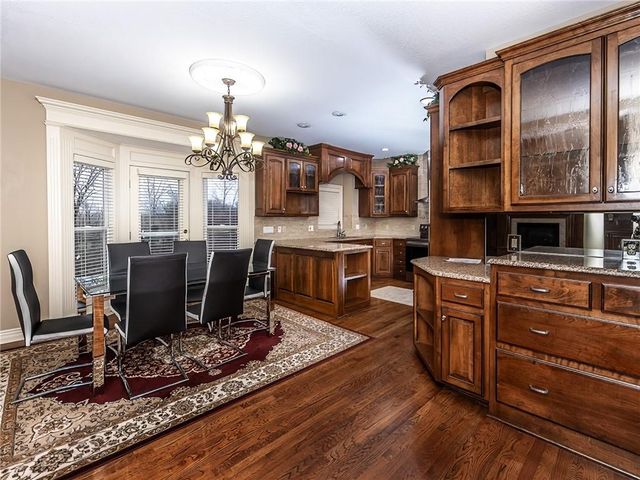 916 SW 33rd Street, Lee's Summit, MO 64082