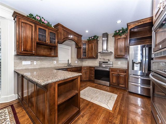 916 SW 33rd Street, Lee's Summit, MO 64082