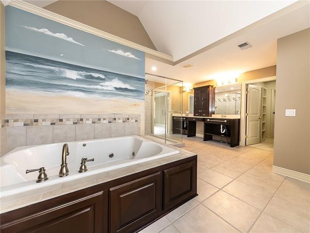 916 SW 33rd Street, Lee's Summit, MO 64082