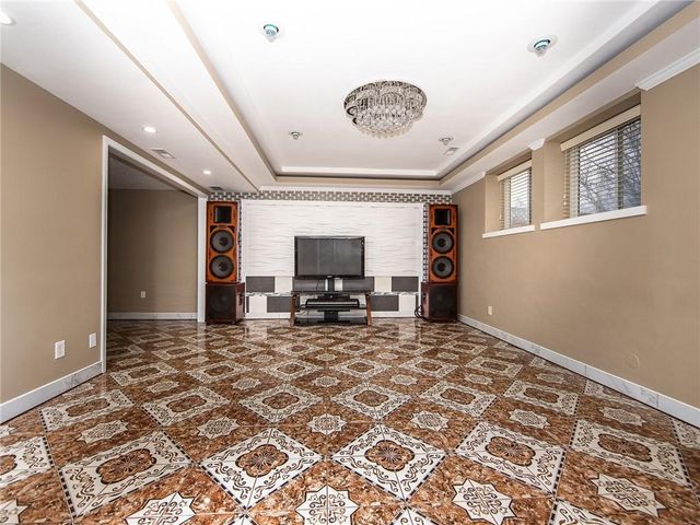 916 SW 33rd Street, Lee's Summit, MO 64082