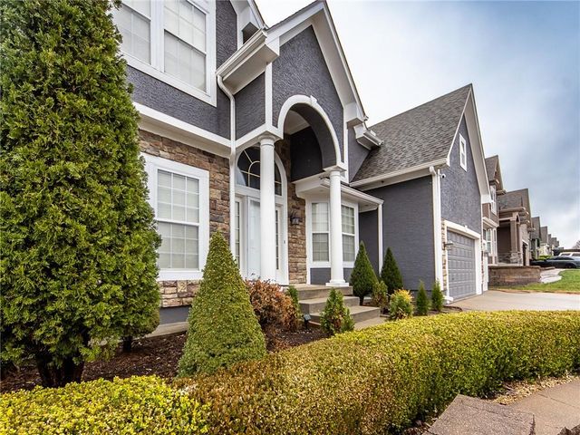 916 SW 33rd Street, Lee's Summit, MO 64082