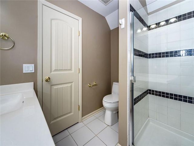 916 SW 33rd Street, Lee's Summit, MO 64082