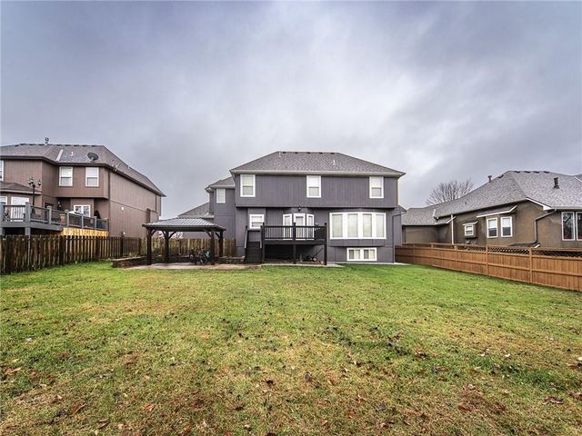 916 SW 33rd Street, Lee's Summit, MO 64082