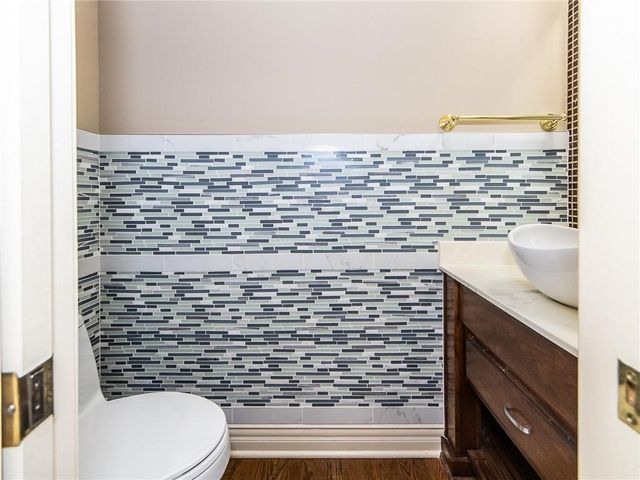 916 SW 33rd Street, Lee's Summit, MO 64082