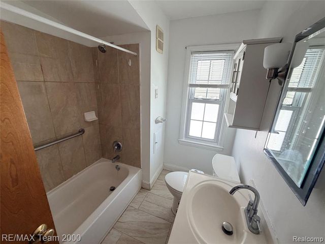 3042 Geneva Street, Dearborn, MI 48124