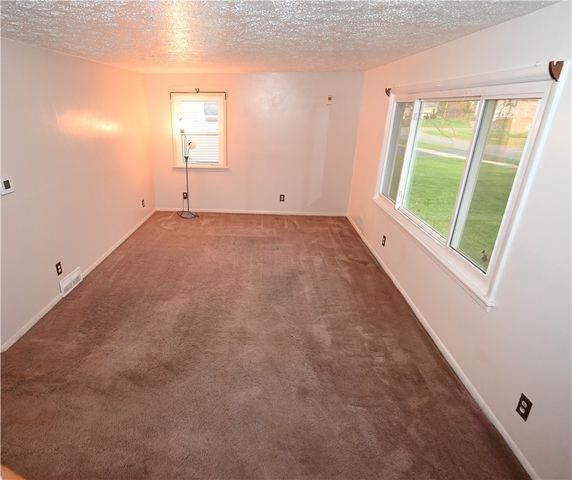 36 Jeanmoor Road, Greece, NY 14616