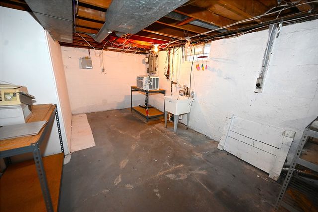 36 Jeanmoor Road, Greece, NY 14616