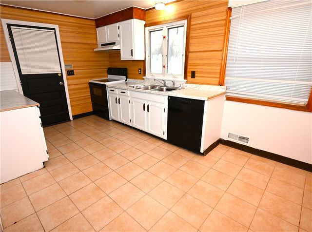 36 Jeanmoor Road, Greece, NY 14616