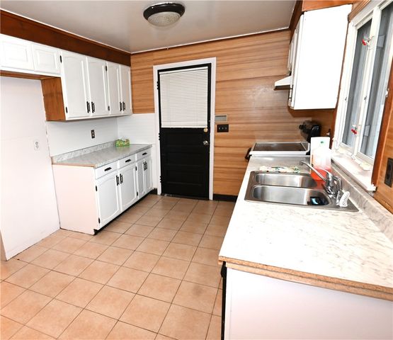 36 Jeanmoor Road, Greece, NY 14616