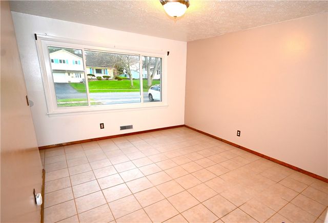 36 Jeanmoor Road, Greece, NY 14616