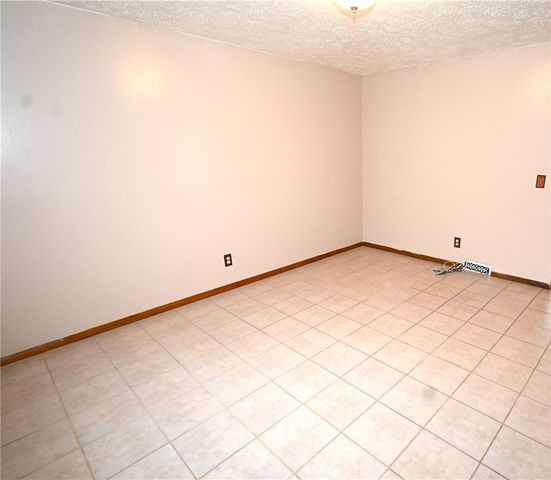 36 Jeanmoor Road, Greece, NY 14616