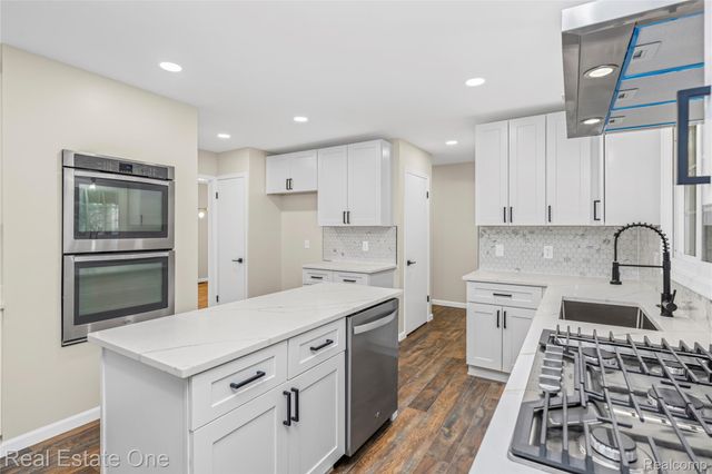 32363 Olde Franklin Drive, Farmington Hills, MI 48334