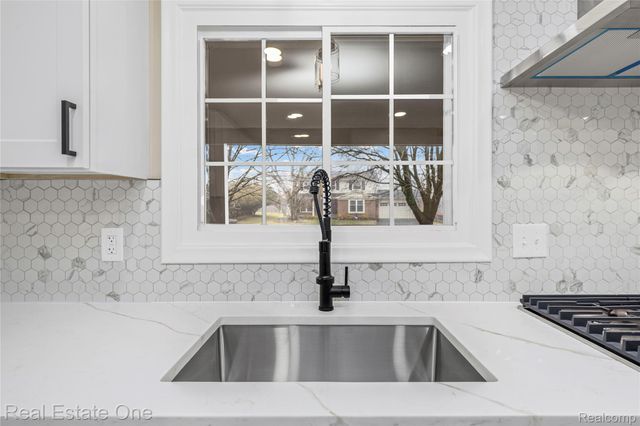 32363 Olde Franklin Drive, Farmington Hills, MI 48334