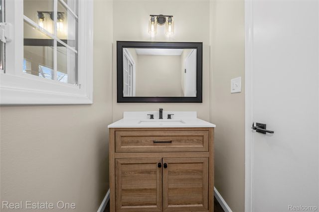 32363 Olde Franklin Drive, Farmington Hills, MI 48334