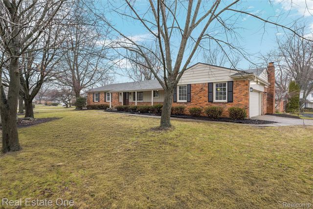 32363 Olde Franklin Drive, Farmington Hills, MI 48334