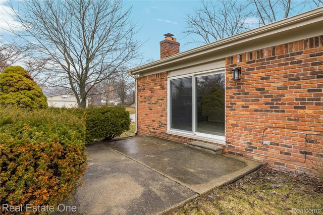 32363 Olde Franklin Drive, Farmington Hills, MI 48334