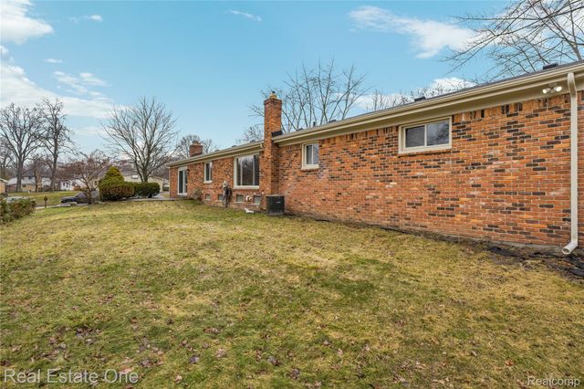 32363 Olde Franklin Drive, Farmington Hills, MI 48334