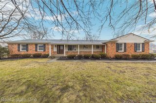 32363 Olde Franklin Drive, Farmington Hills, MI 48334