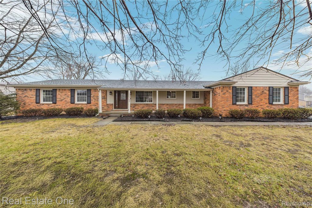 32363 Olde Franklin Drive, Farmington Hills, MI 48334