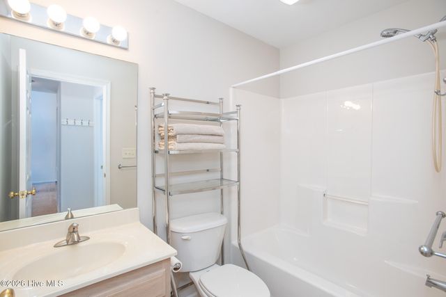 4513 Country Club Road A202, Morehead City, NC 28557