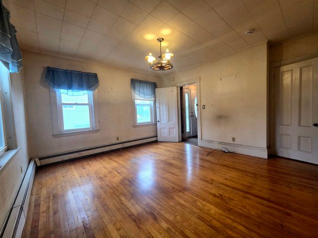 4 Upham St, Salem, MA 01970