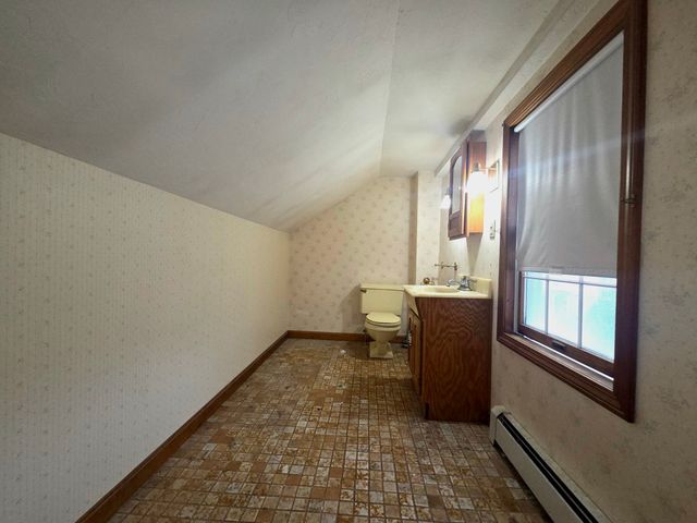 4 Upham St, Salem, MA 01970