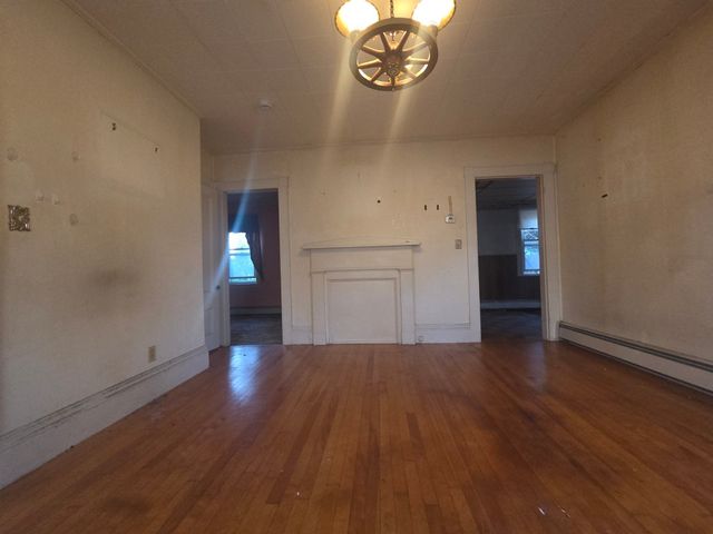 4 Upham St, Salem, MA 01970