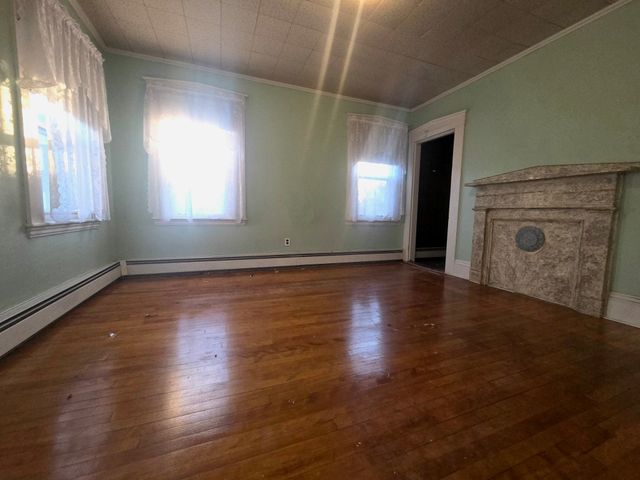 4 Upham St, Salem, MA 01970