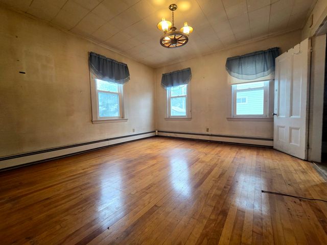 4 Upham St, Salem, MA 01970