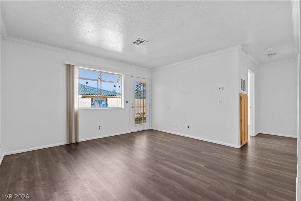 Image 10 of property listing at 2132 Chertsey Drive B, Las Vegas, NV 89108