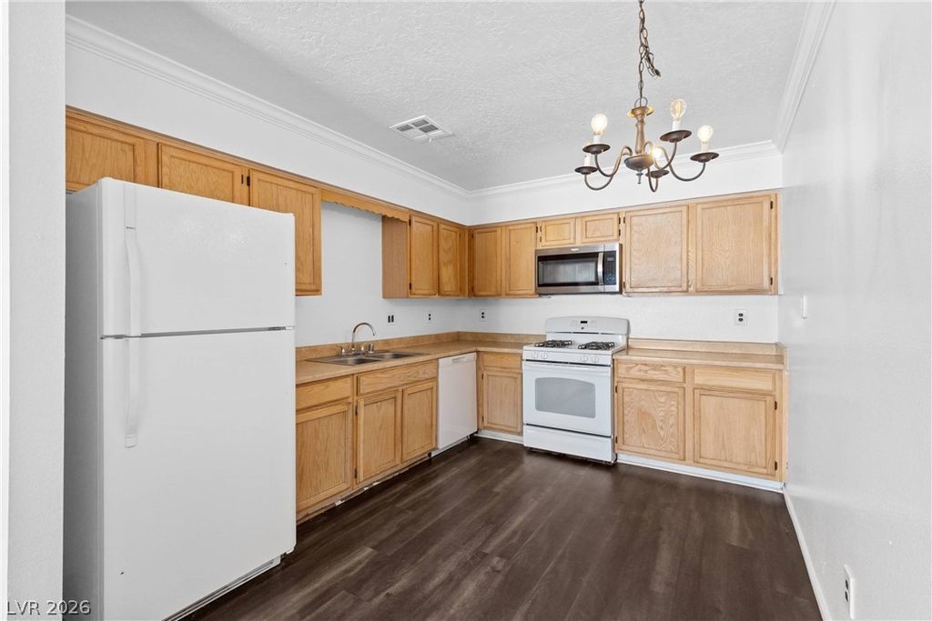 Image 12 of property listing at 2132 Chertsey Drive B, Las Vegas, NV 89108