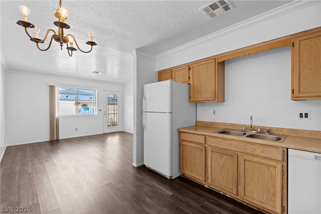 Image 13 of property listing at 2132 Chertsey Drive B, Las Vegas, NV 89108