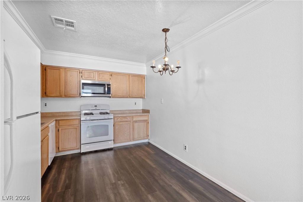 Image 14 of property listing at 2132 Chertsey Drive B, Las Vegas, NV 89108