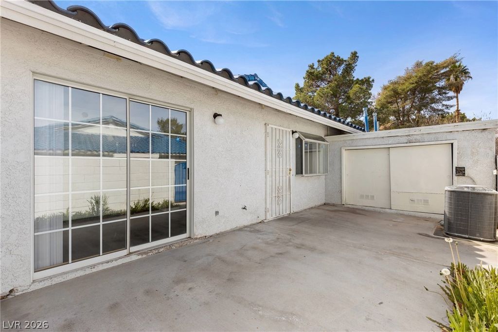 Image 25 of property listing at 2132 Chertsey Drive B, Las Vegas, NV 89108