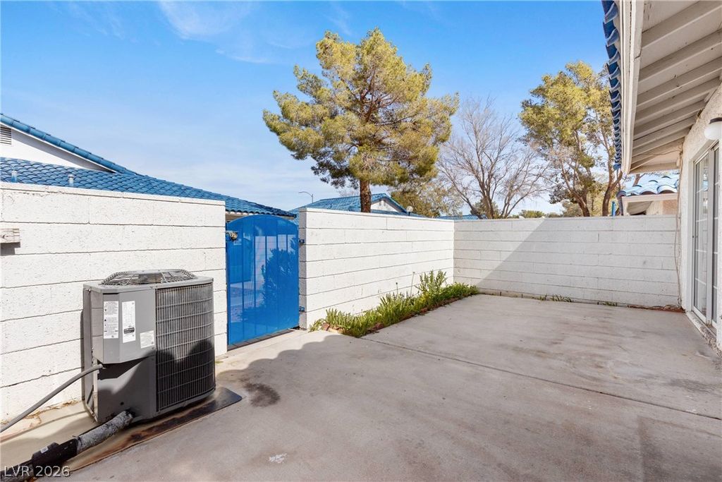 Image 28 of property listing at 2132 Chertsey Drive B, Las Vegas, NV 89108