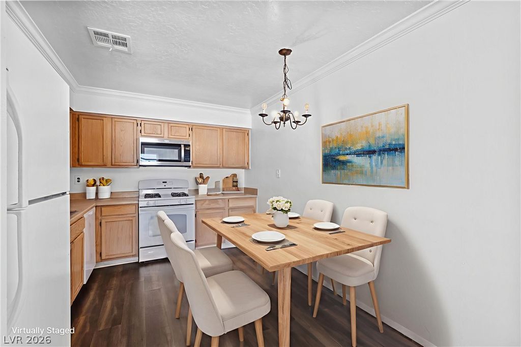 Image 4 of property listing at 2132 Chertsey Drive B, Las Vegas, NV 89108