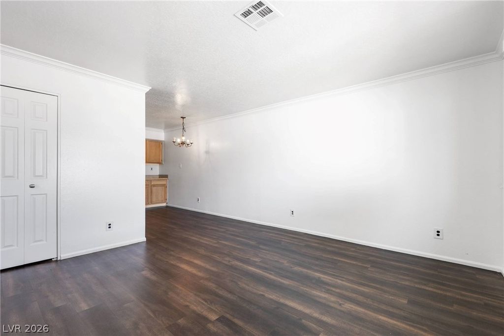Image 7 of property listing at 2132 Chertsey Drive B, Las Vegas, NV 89108