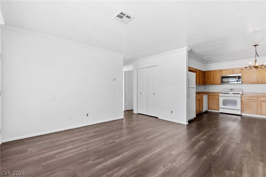 Image 8 of property listing at 2132 Chertsey Drive B, Las Vegas, NV 89108