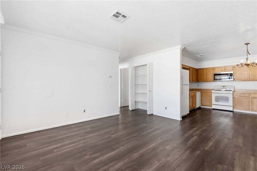 Image 9 of property listing at 2132 Chertsey Drive B, Las Vegas, NV 89108