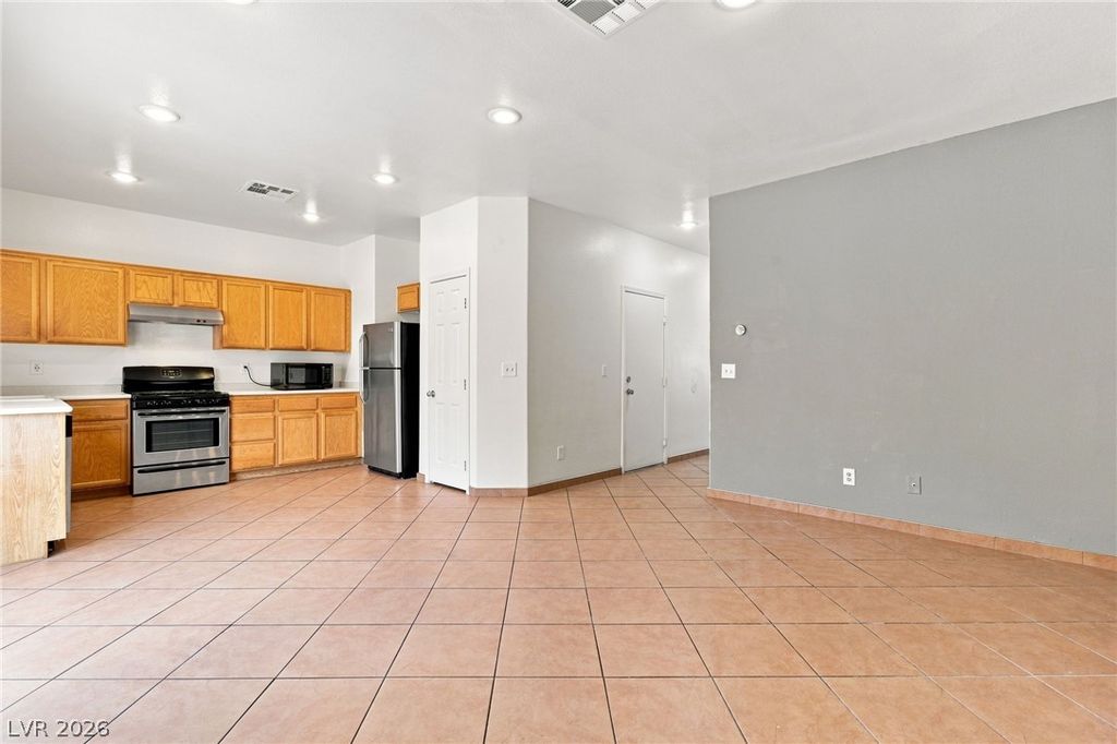6180 Pacific Dogwood Avenue, Las Vegas, NV 89139 — photo 5