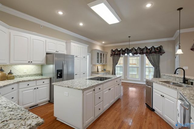 4402 Cove Nestle Drive SE, Owens Cross Roads, AL 35763