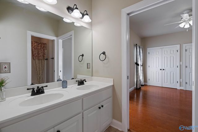 4402 Cove Nestle Drive SE, Owens Cross Roads, AL 35763