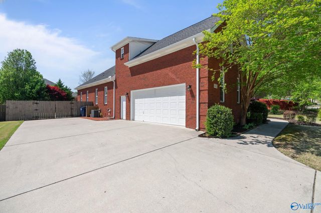 4402 Cove Nestle Drive SE, Owens Cross Roads, AL 35763