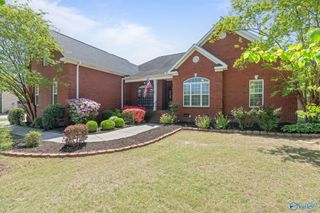 4402 Cove Nestle Drive SE, Owens Cross Roads, AL 35763
