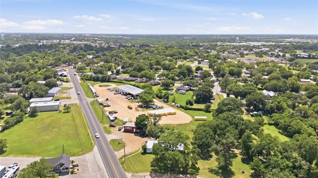1301 Highway 105, Brenham, TX 77833