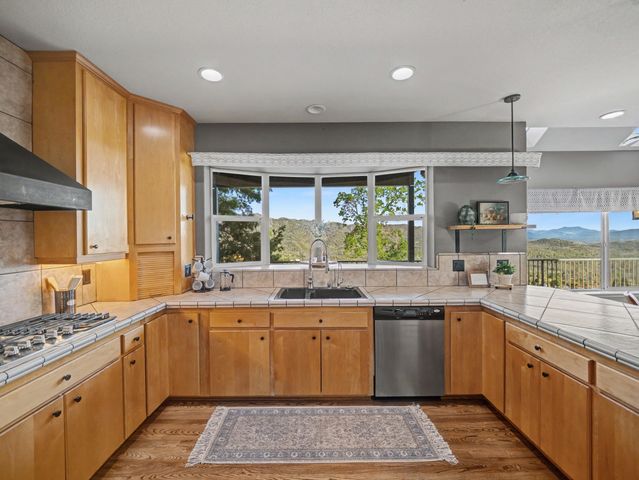 15223 Ledgewood Drive, Redding, CA 96001