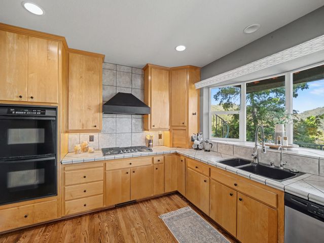 15223 Ledgewood Drive, Redding, CA 96001