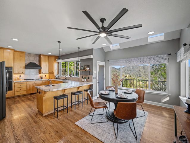 15223 Ledgewood Drive, Redding, CA 96001